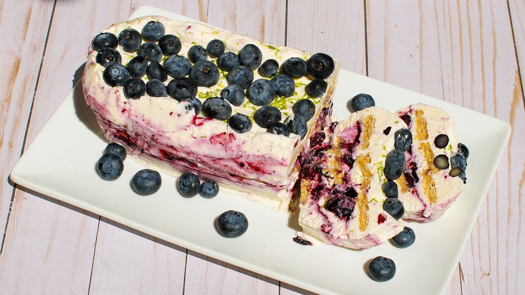 Gâteau glacé bleuets et lime